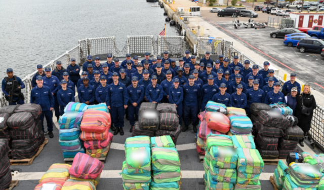 Guardia Costera descargó en Florida droga interceptada y valorada en 55 millones de dólares