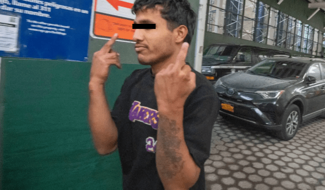 Venezolanos esperaban asilo en EEUU, pero patearon sin piedad a dos policías cerca de Times Square