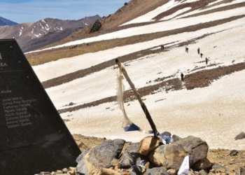 Qué queda del avión de los uruguayos de “La sociedad de la nieve” y cómo es la travesía para llegar al lugar