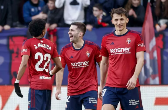 Desde el córner y a lo Roberto Carlos: el golazo en España que competirá por el próximo premio Puskas (VIDEO)