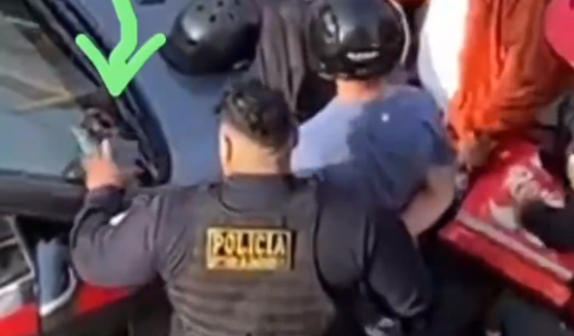 EN VIDEO: Policías peruanos intentaron sembrarle un teléfono robado a repartidor venezolano