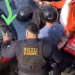 EN VIDEO: Policías peruanos intentaron sembrarle un teléfono robado a repartidor venezolano