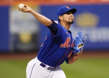 Venezolano Carlos Carrasco regresará a su primer equipo en Grandes Ligas
