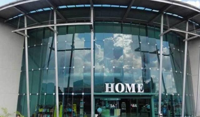 ¡Insólito!, encontraron un venado dentro del centro comercial Sambil en Valencia (Fotos)