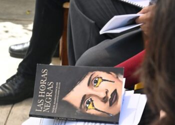 “Las Horas Negras” el poemario de Raquel Markus – Finckler que da voz a víctimas y sobrevivientes del Holocausto