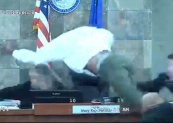 Criminal que atacó a jueza durante audiencia en EEUU se negó a regresar a la corte