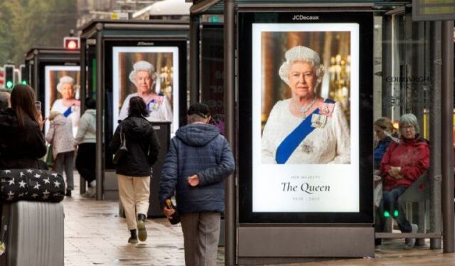 ¿La Reina Isabel murió dormida en su cama?, esta biografía revelaría sus últimos momentos