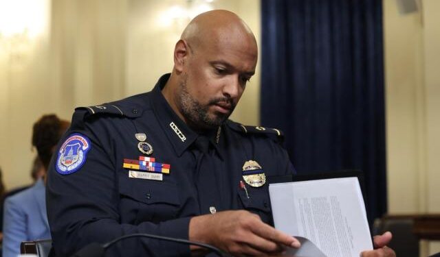 Expolicía que defendió el Capitolio en el asalto presenta su candidatura a legislador