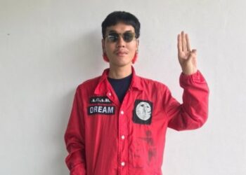 Lo condenaron a 50 años de cárcel por criticar a la monarquía tailandesa… ¡en FACEBOOK!