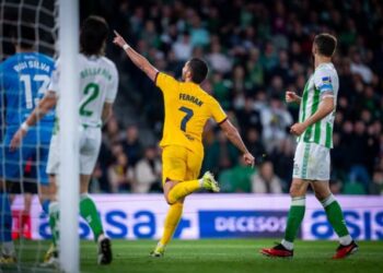 Ferrán Torres brilló frente al Betis y logra dar un respiro a Xavi Hernández