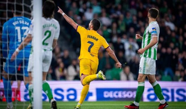 Ferrán Torres brilló frente al Betis y logra dar un respiro a Xavi Hernández