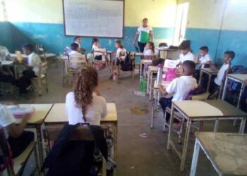 Asociación Civil Con la Escuela: Urge mejorar las condiciones socio económicas de los docentes en Venezuela