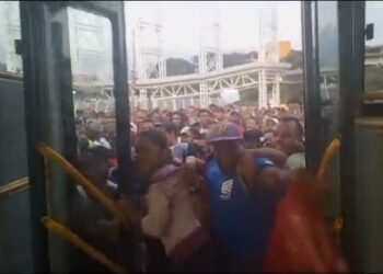 EN VIDEOS: falla en el Ferrocarril de los Valles del Tuy generó caos entre los usuarios