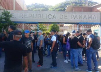 Gremio educativo de Vargas “dio clases” de dignidad al exigir mejoras salariales este #15Ene (IMÁGENES)