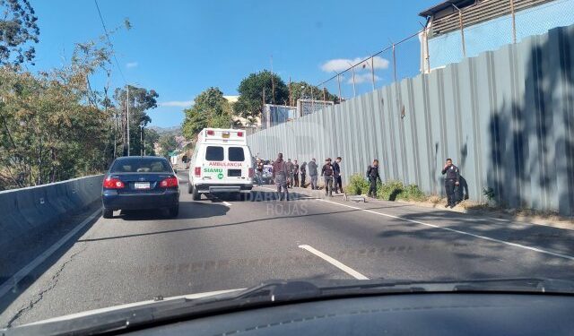 Motorizado fue asesinado a tiros en plena autopista Cacique Guaicaipuro