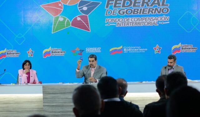 Maduro no se ha sacado la espinita y volvió a apuntar contra las propuestas económicas de Milei (VIDEO)