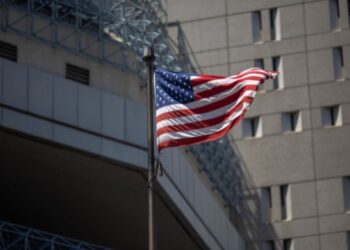 Una docena de cárceles de inmigración en EEUU tienen más de mil detenidos cada una de ellas