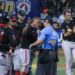 Polémica en la Lvbp: pelotazo a Luis Torrens terminó con la expulsión de Henry Blanco (Videos)