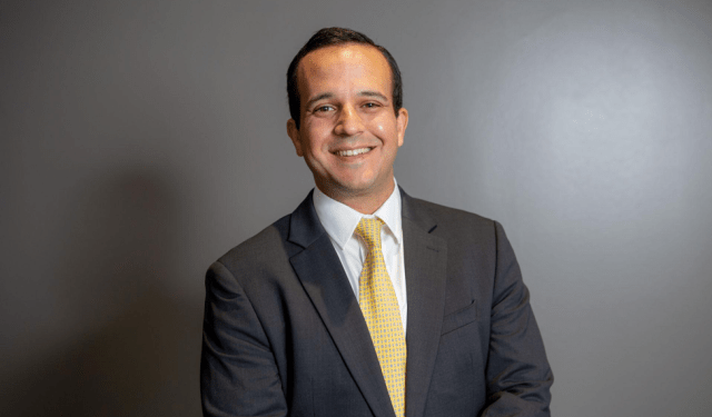 ¿Cómo evito errores en mi solicitud de Green Card?, Diego Bustillos explica