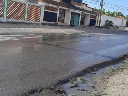 Año nuevo, mismos problemas: Aguas servidas corren libremente por San Juan de los Morros