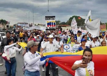 Piquete de la GNB no pudo impedir que marcha de docentes de Barinas llegara a la plaza Bolívar