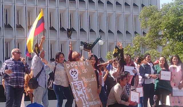 “Los maestros debemos pedir cola para ir a dar clases”: Docentes protestaron en las calles de Maracaibo este #15Ene
