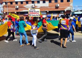 Maestros en su día protestan en las calles de Apure para exigir un salario justo