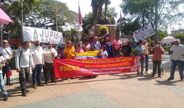 Maestros en Anzoátegui exigen mejoras laborales: Han fallecido varios educadores por falta de asistencia médica