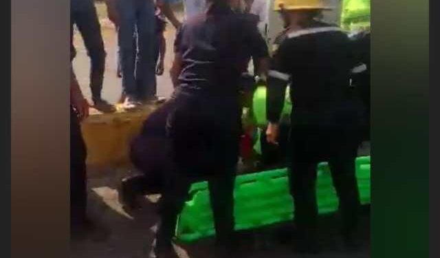 En Achaguas están mosca con la “tronera de la muerte”… mientras el chavismo se pasea en “camionetotas”