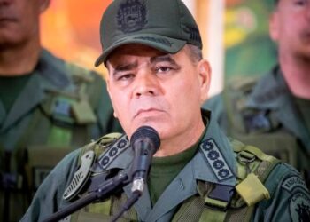 Padrino López expulsó y degradó a 18 oficiales de la Fanb acusados de “traición”