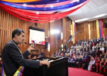 Maduro prepara “uso masivo” de brazaletes electrónicos para confinar a quienes cometan “delitos menores”