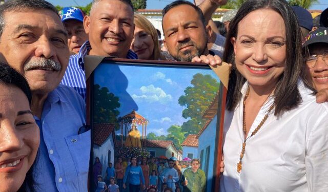 María Corina Machado visita a la Divina Pastora en Barquisimeto (Video)