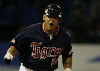 Fanáticos recordaron que Miguel Cabrera nunca “perreó” tras un jonrón (Video)