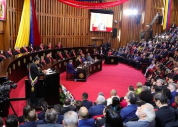 Maduro pidió a su cúpula militar estar “alerta y preparada para lo que salga”