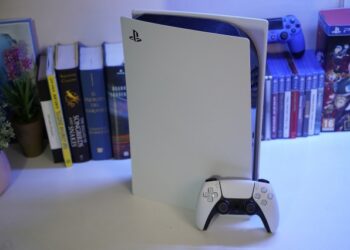 VIRAL: su novio le pidió pintar su PlayStation 5 y creó una obra de arte (Video)