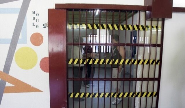 El espíritu de Elvis llega hasta una cárcel española con una exposición para los presos