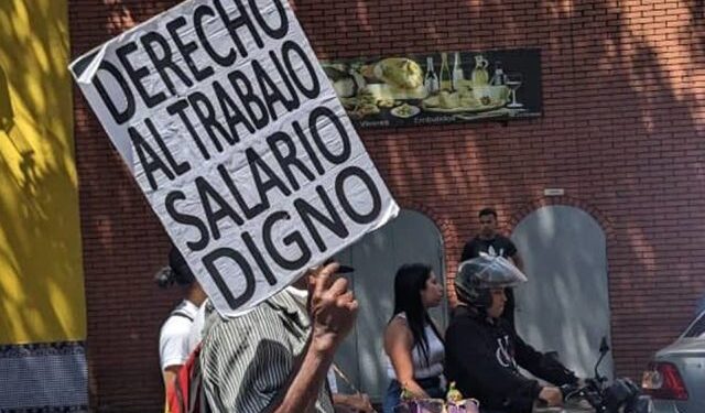 Se estiman hasta tres ajustes del salario en Venezuela este 2024, según experto