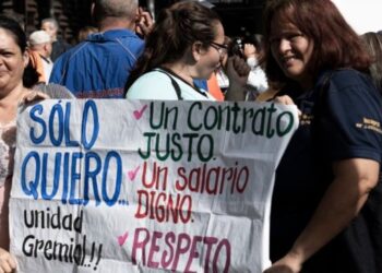 EN FOTOS: ¿Qué piden los maestros venezolanos en su día?