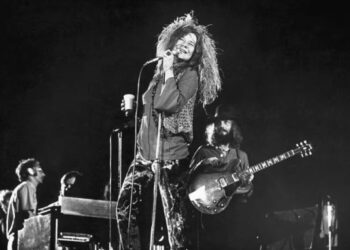 Soledad, fama y drogas duras: la vertiginosa carrera y muerte a los 27 de Janis Joplin, “la dama blanca del blues”