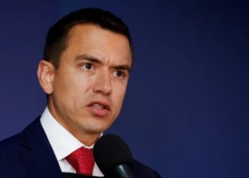 Presidente de Ecuador enfrenta su primera crisis por arremetida del narco