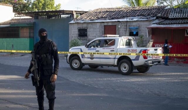 Un hombre es detenido en El Salvador por la muerte de su hija de siete años tras una golpiza