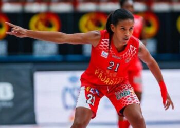 La basquetbolista venezolana Roselis Silva, intervenida del ligamento cruzado de la rodilla