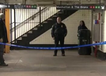 Violencia desenfrenada en Brooklyn: hombre fue acribillado a balazos dentro de un vagón del metro