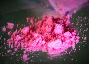 ¿Qué es tusi, la peligrosa droga rosada que consumen los jóvenes y que arrasa con la salud?