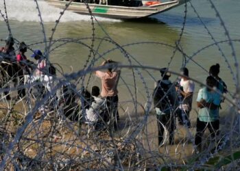 Tribunal Supremo avaló retirar el alambre de púas que Texas colocó en la frontera con México