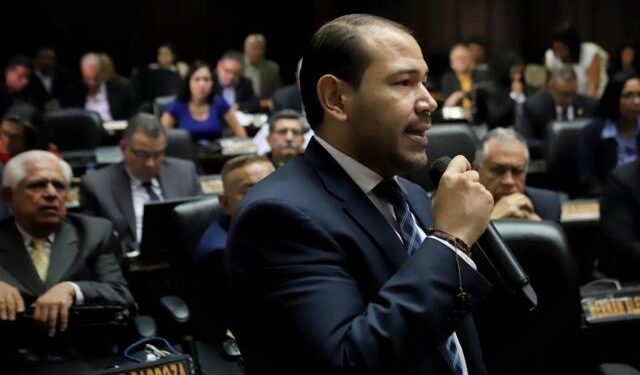 Dip. Marco Aurelio Quiñones insta al parlamento nacional a presionar por habilitación de María Corina Machado