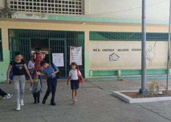 Docentes neoespartanos atienden llamado de “quédate en casa” al reinicio del año escolar