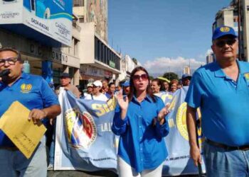 “Nos expropiaron el salario”: Maestros en Valencia salieron a la calle en exigencia de sueldos dignos