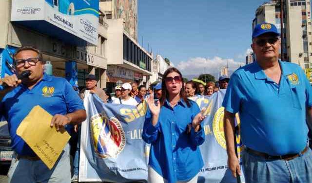 “Nos expropiaron el salario”: Maestros en Valencia salieron a la calle en exigencia de sueldos dignos