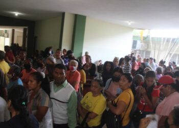 Una “tortura china” sufre la gente para pedir una cita en el Hospital Central de Maturín